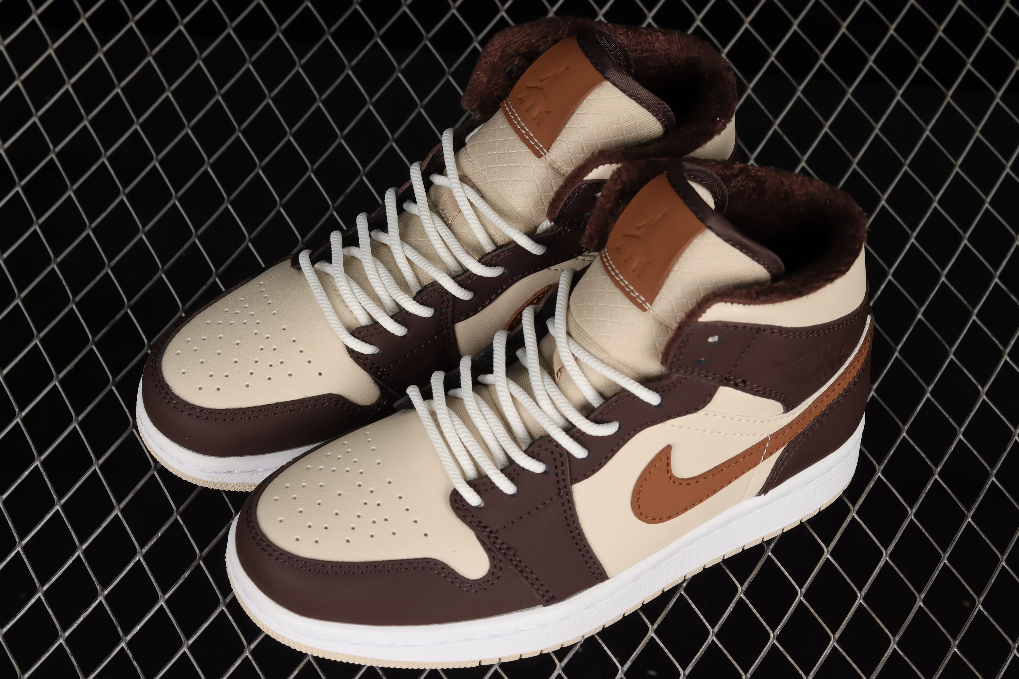 All categories Air Jordan Jordan series basketball shoes Air Jordan 1 Mid G version pure original Air Jordan 1 Mid SE AJ1 Joe 1 meter brown mid-top retro basketball shoes DO6699-200